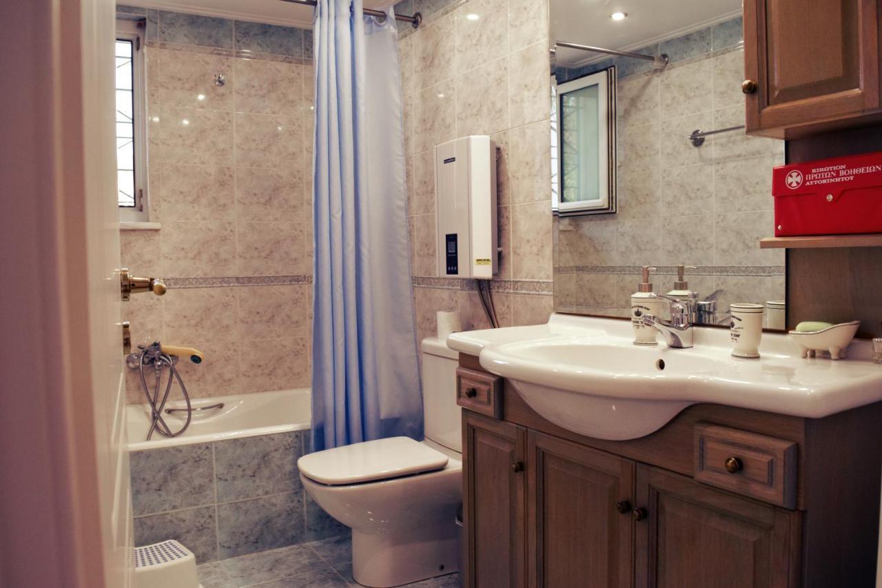 Luxury Seaview Apartment By The Sea Saronida Esterno foto